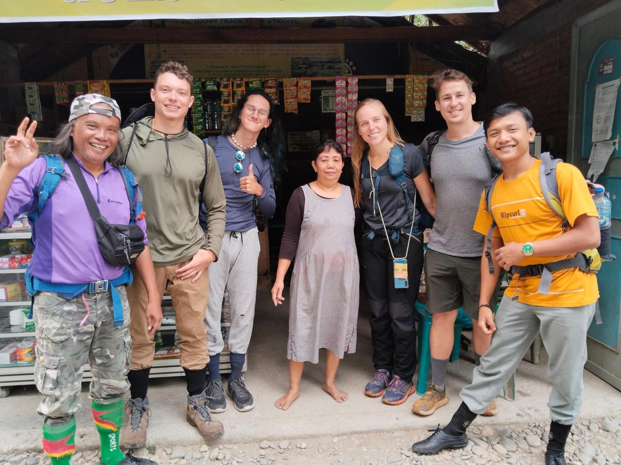 Jhony'S Backpacker-Guest House Only Stay Here Book Treking With Us Bukit Lawang Dış mekan fotoğraf