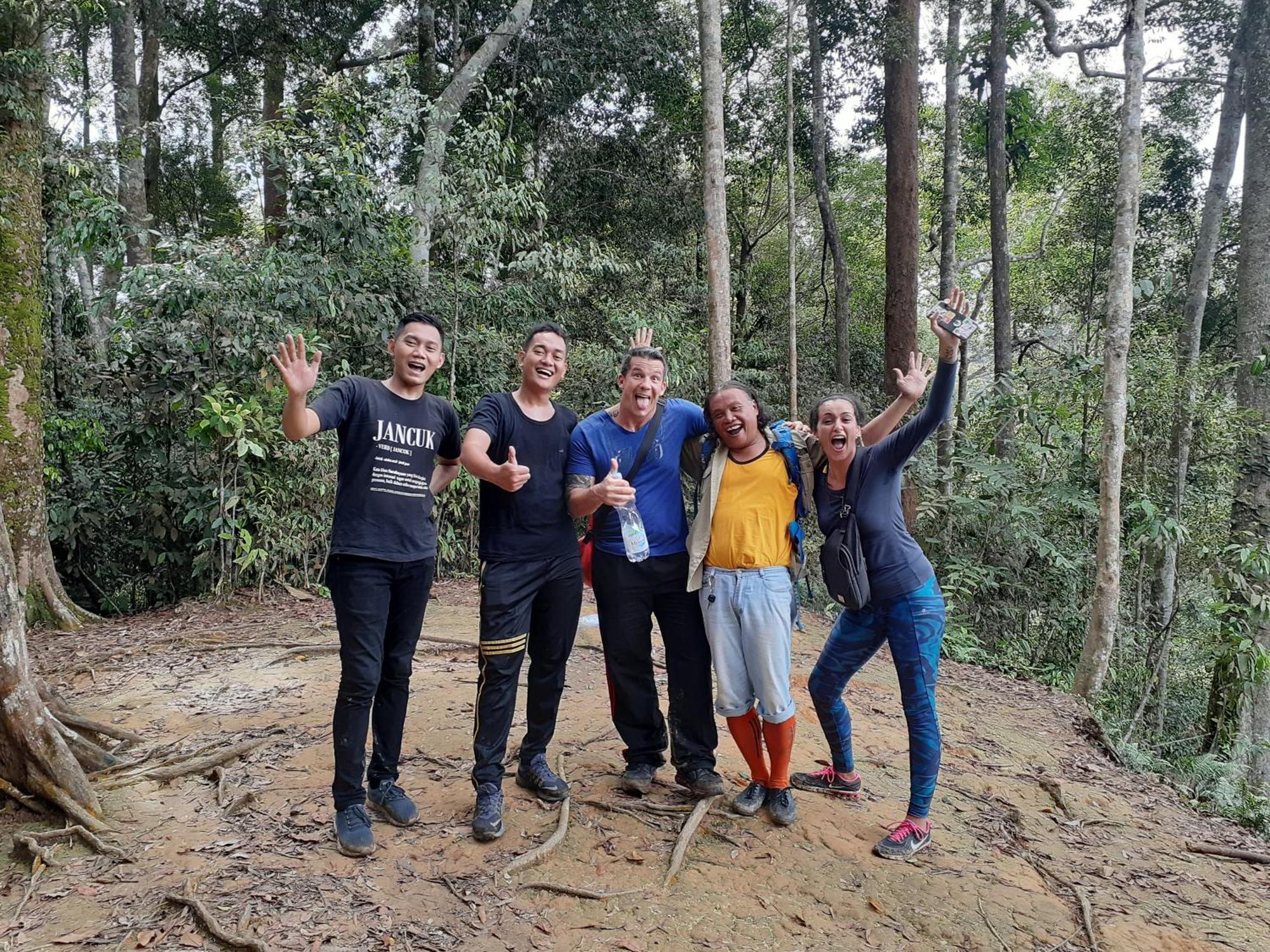 Jhony'S Backpacker-Guest House Only Stay Here Book Treking With Us Bukit Lawang Dış mekan fotoğraf