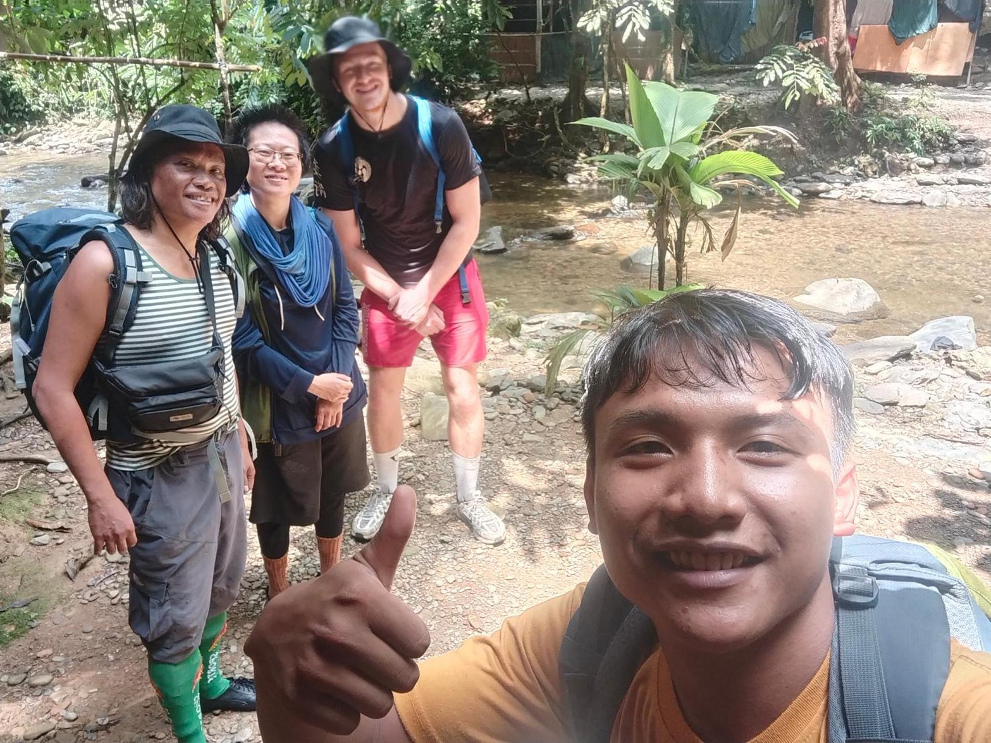 Jhony'S Backpacker-Guest House Only Stay Here Book Treking With Us Bukit Lawang Dış mekan fotoğraf