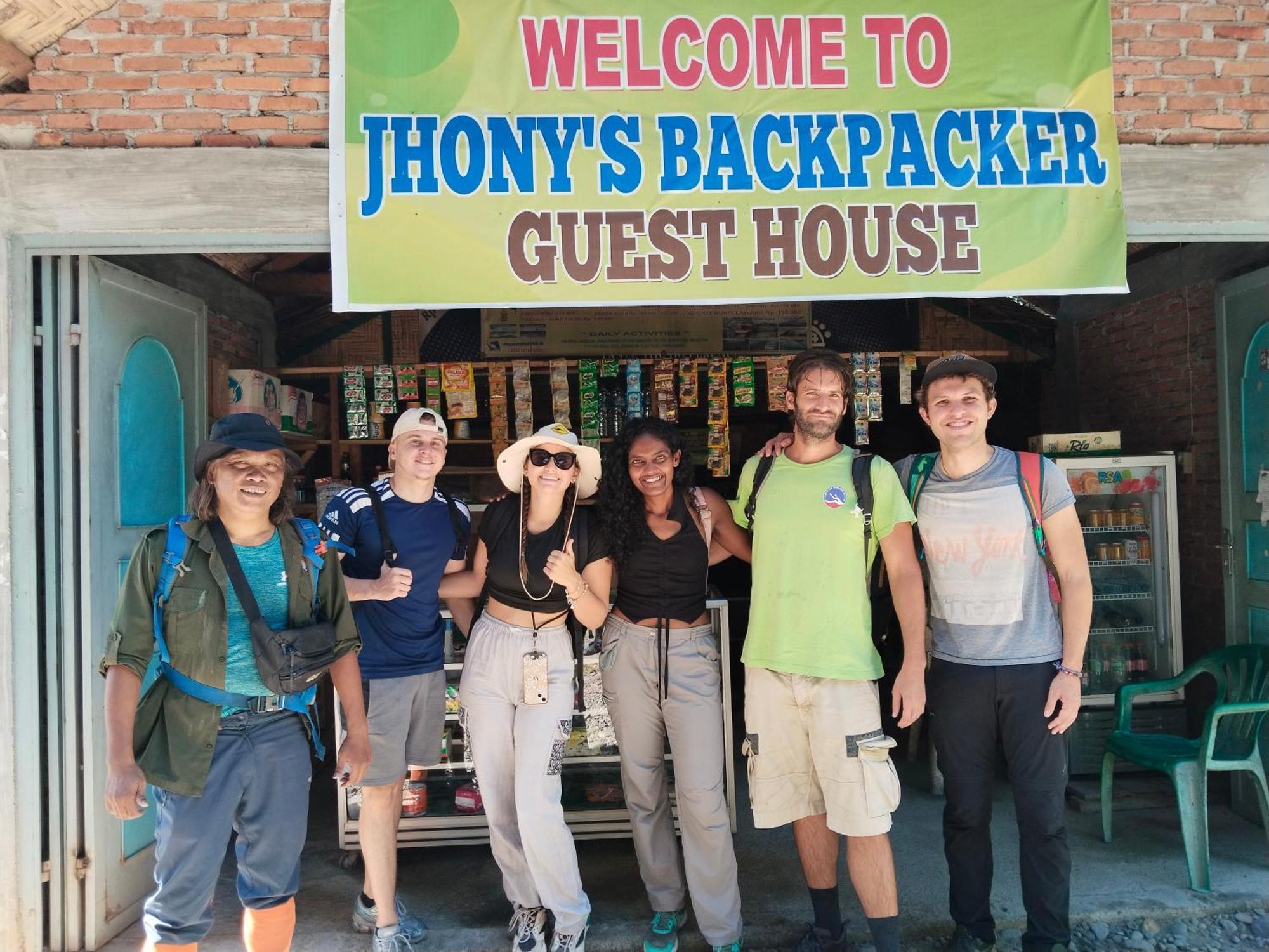 Jhony'S Backpacker-Guest House Only Stay Here Book Treking With Us Bukit Lawang Dış mekan fotoğraf
