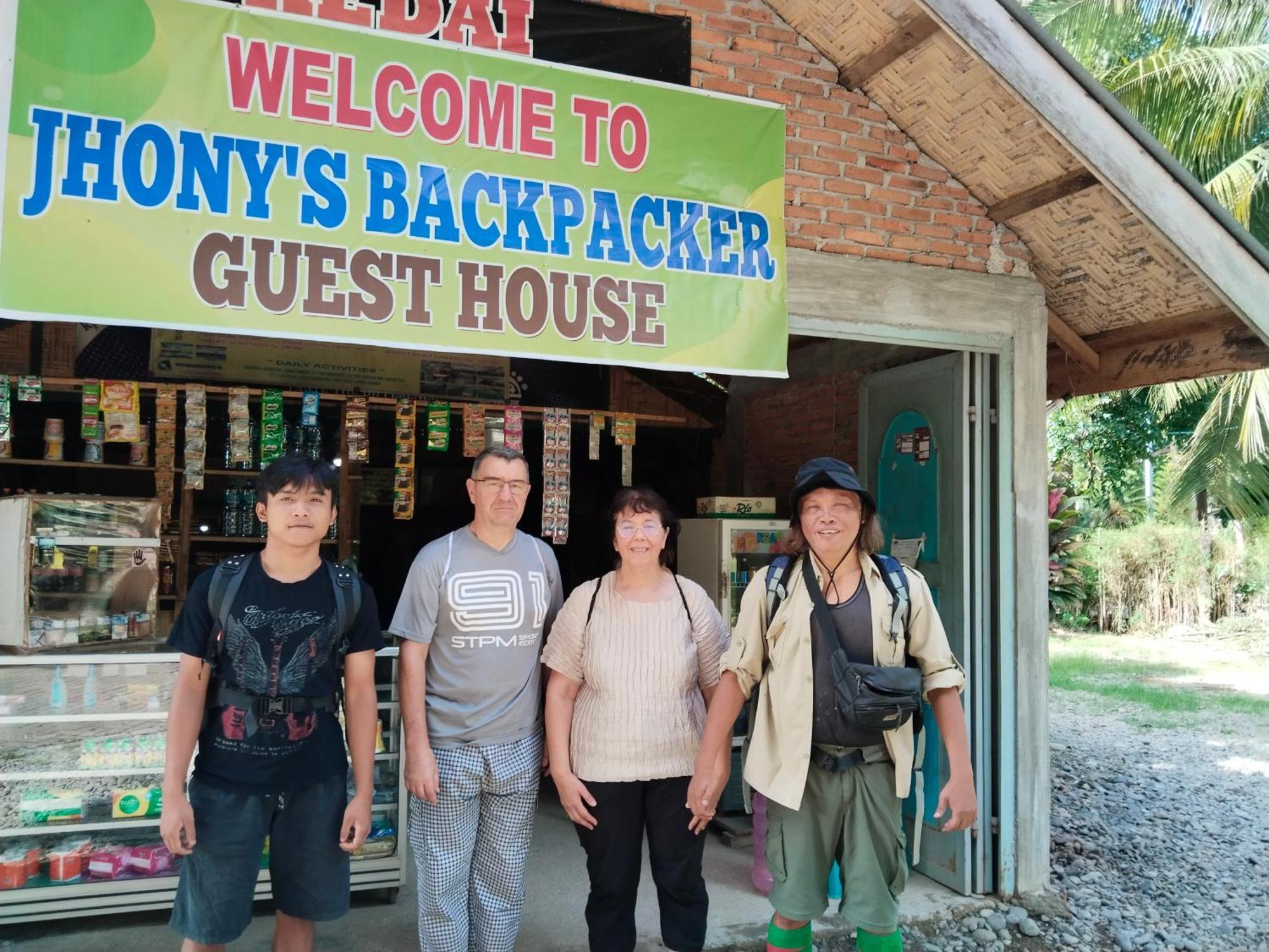 Jhony'S Backpacker-Guest House Only Stay Here Book Treking With Us Bukit Lawang Dış mekan fotoğraf