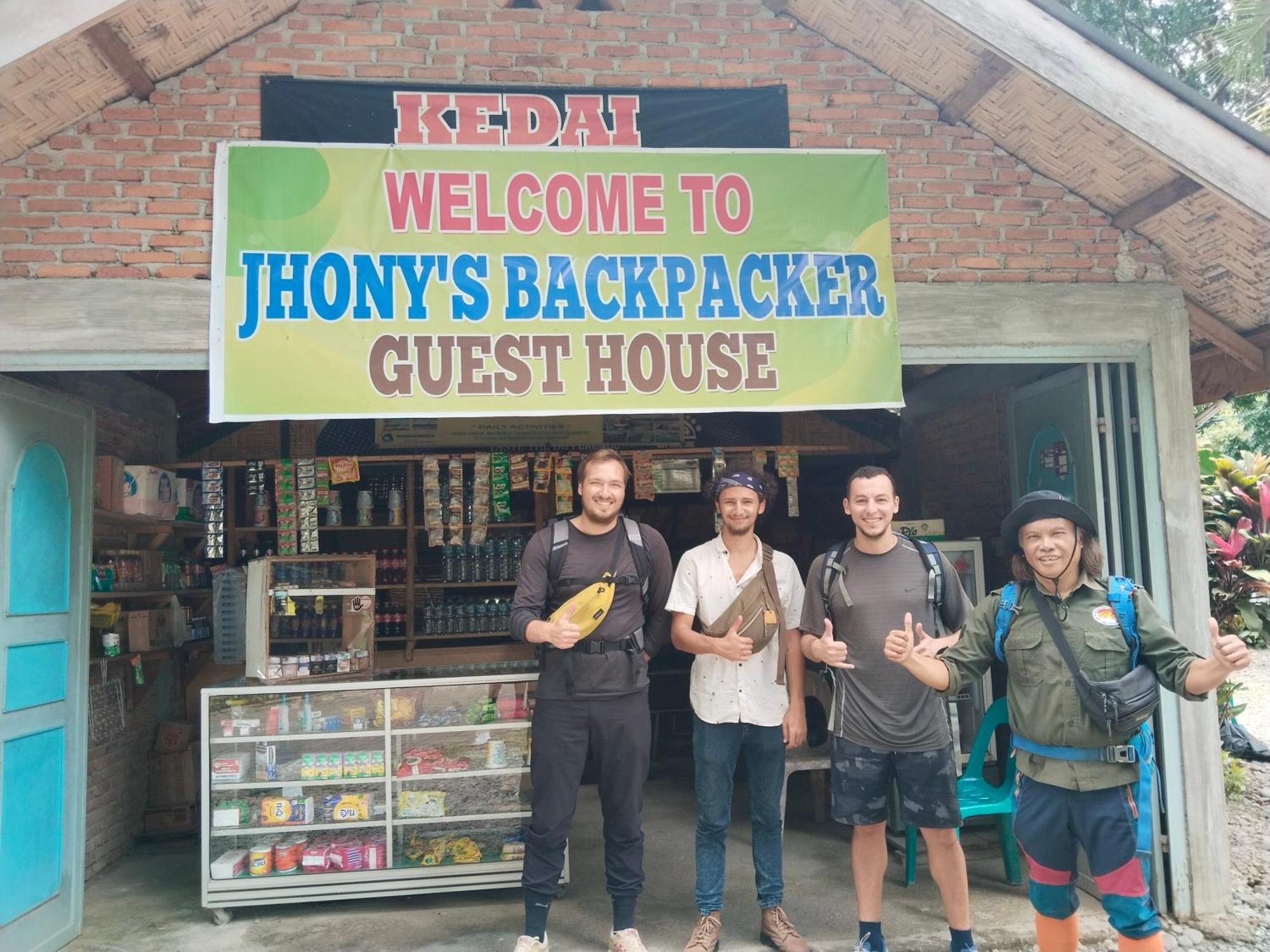 Jhony'S Backpacker-Guest House Only Stay Here Book Treking With Us Bukit Lawang Dış mekan fotoğraf