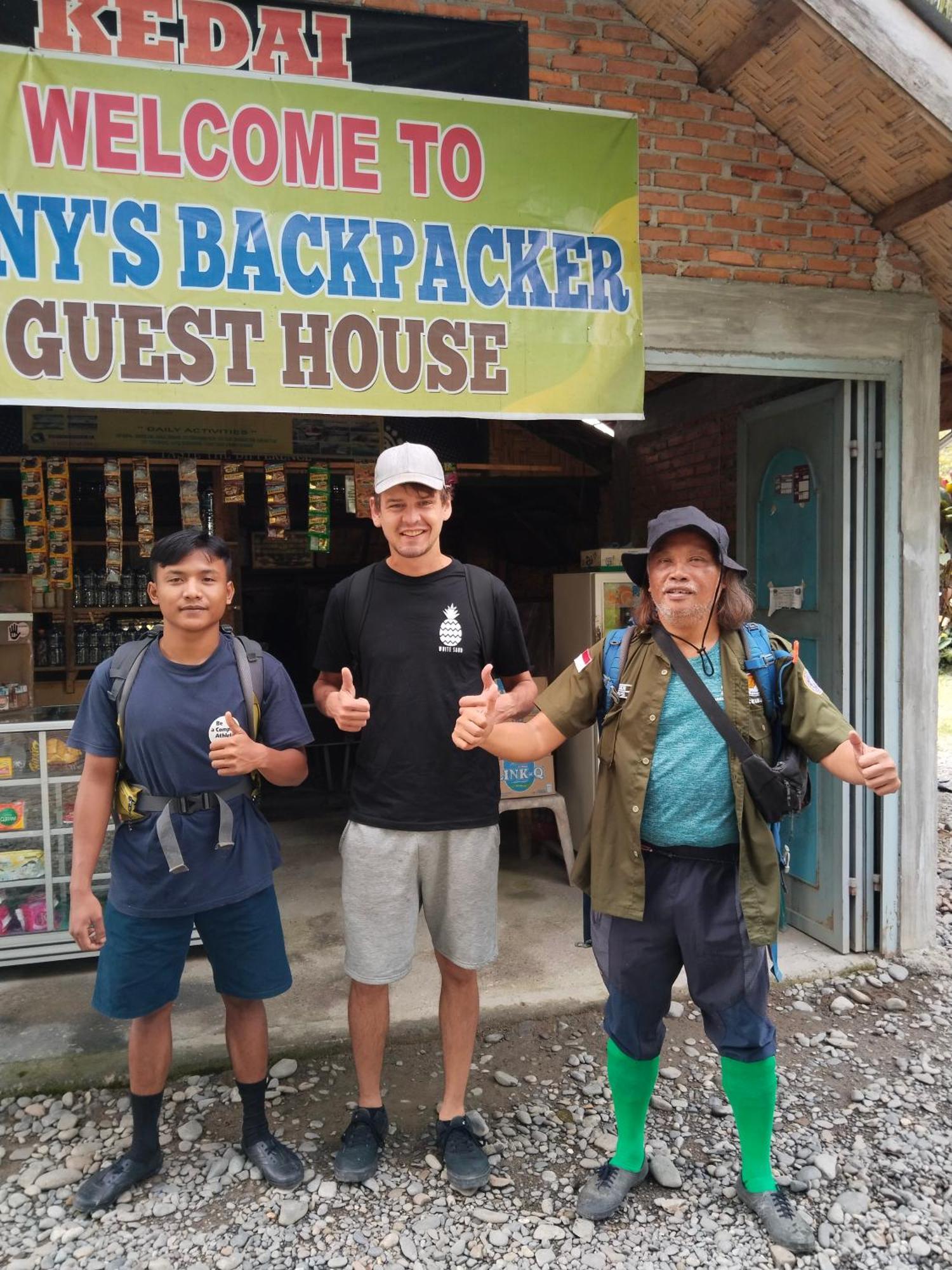 Jhony'S Backpacker-Guest House Only Stay Here Book Treking With Us Bukit Lawang Dış mekan fotoğraf