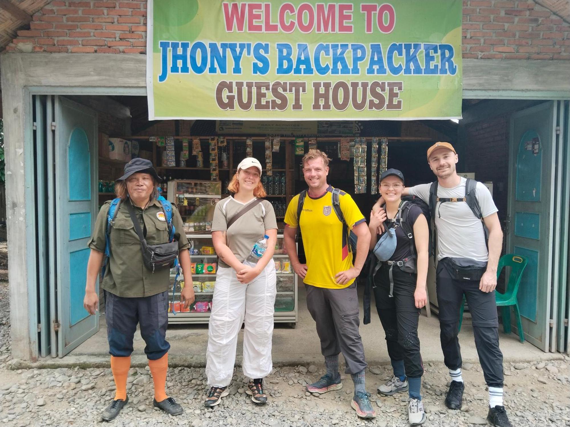 Jhony'S Backpacker-Guest House Only Stay Here Book Treking With Us Bukit Lawang Dış mekan fotoğraf