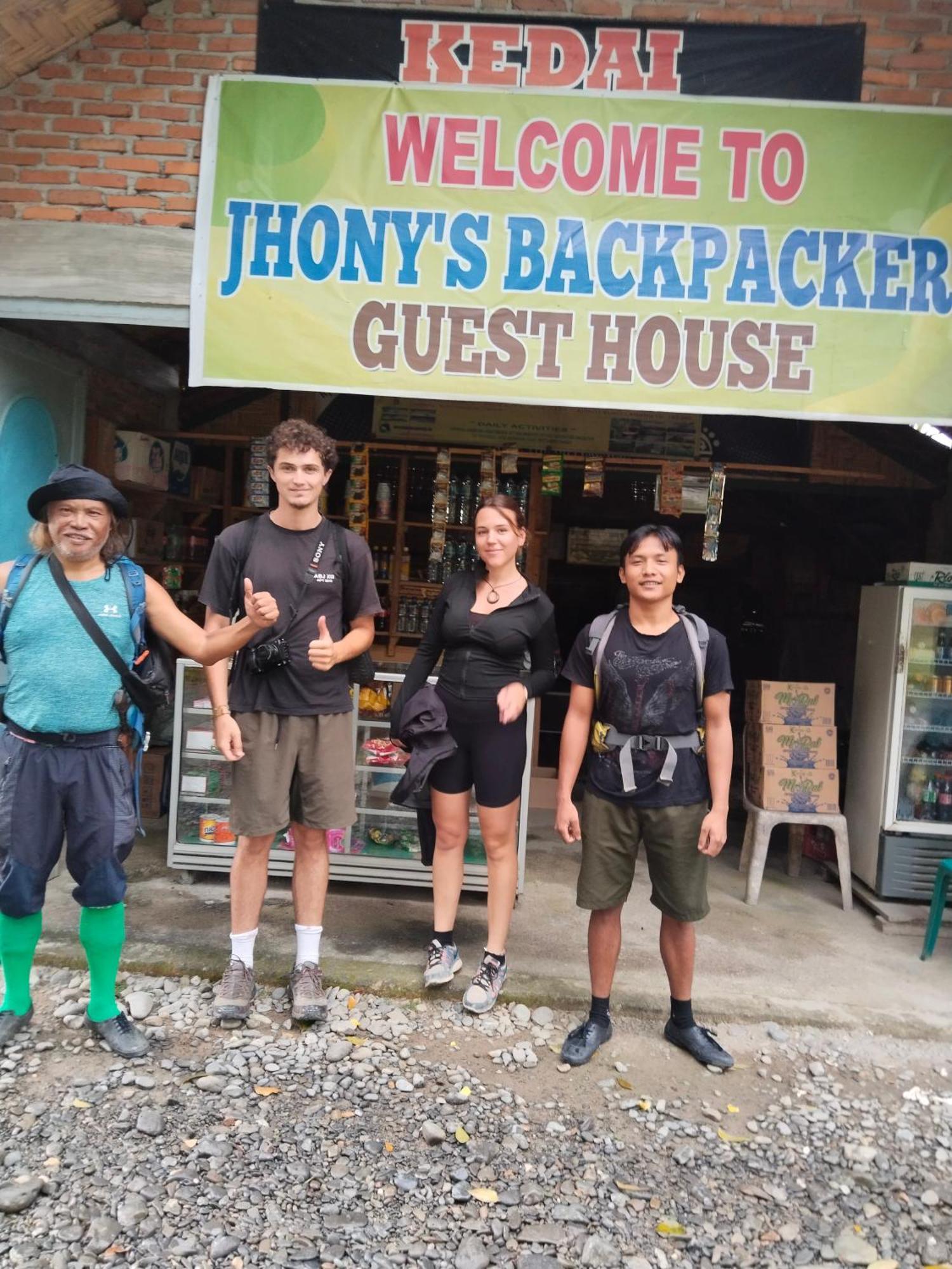 Jhony'S Backpacker-Guest House Only Stay Here Book Treking With Us Bukit Lawang Dış mekan fotoğraf