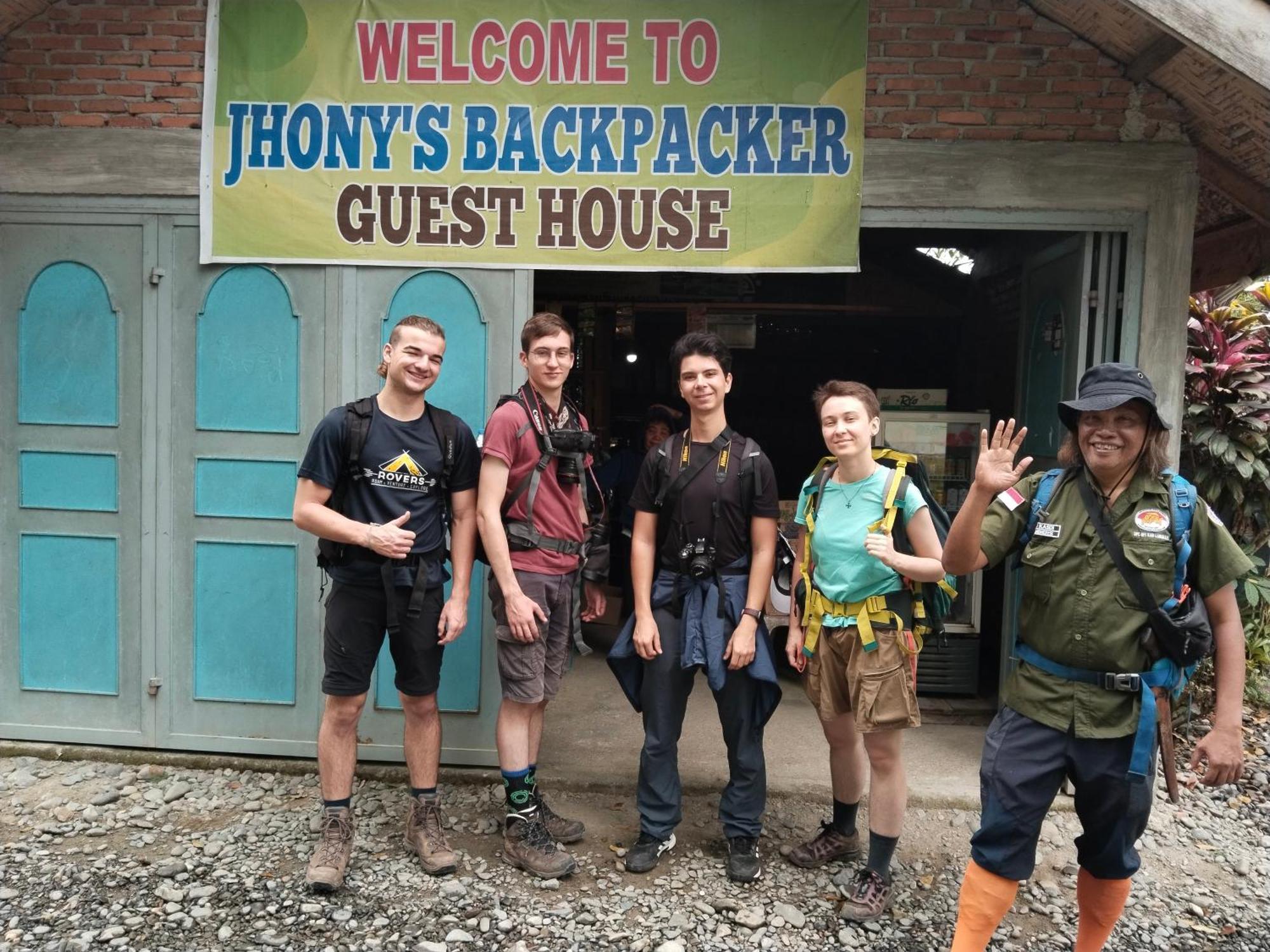 Jhony'S Backpacker-Guest House Only Stay Here Book Treking With Us Bukit Lawang Dış mekan fotoğraf