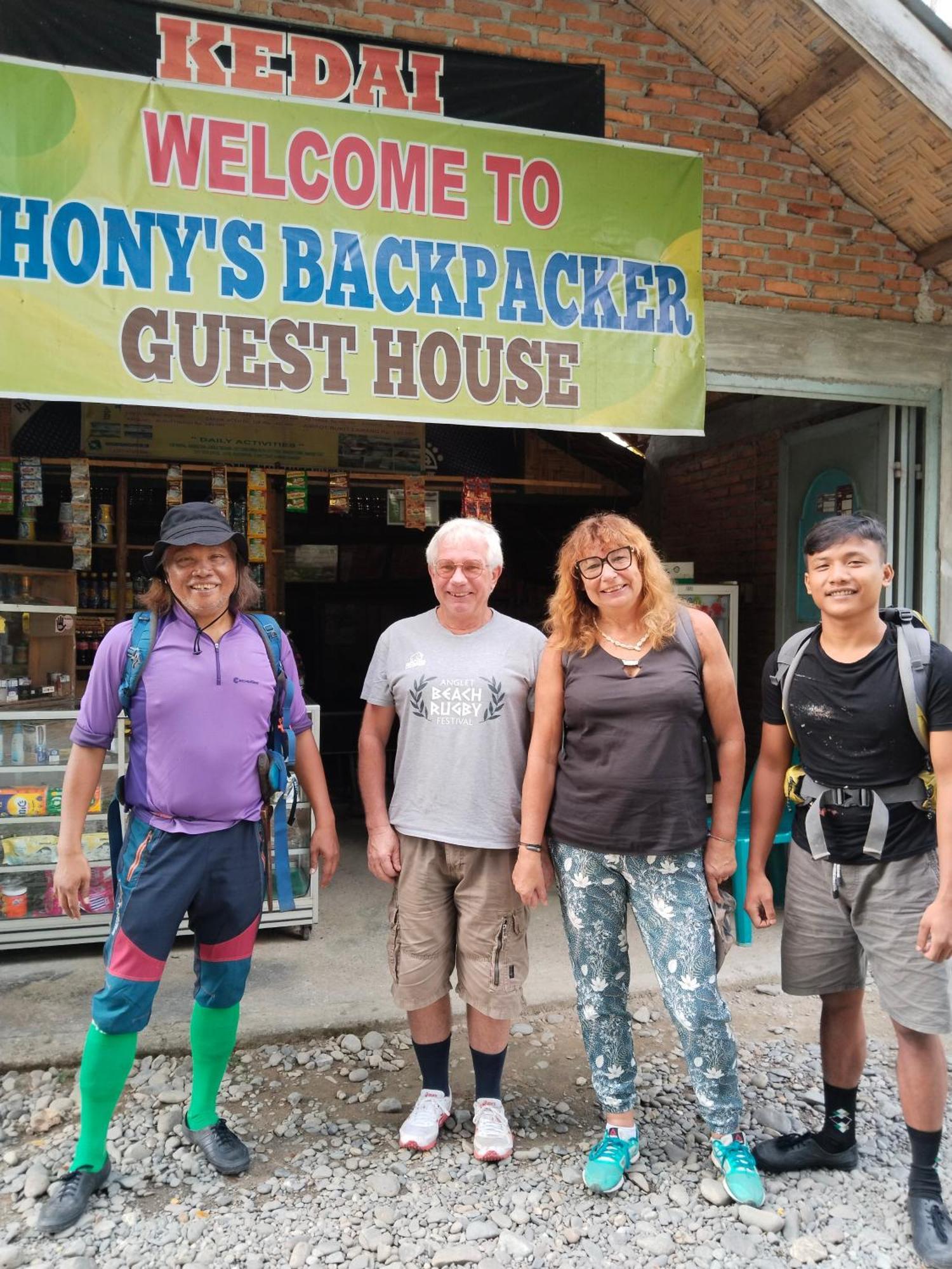 Jhony'S Backpacker-Guest House Only Stay Here Book Treking With Us Bukit Lawang Dış mekan fotoğraf