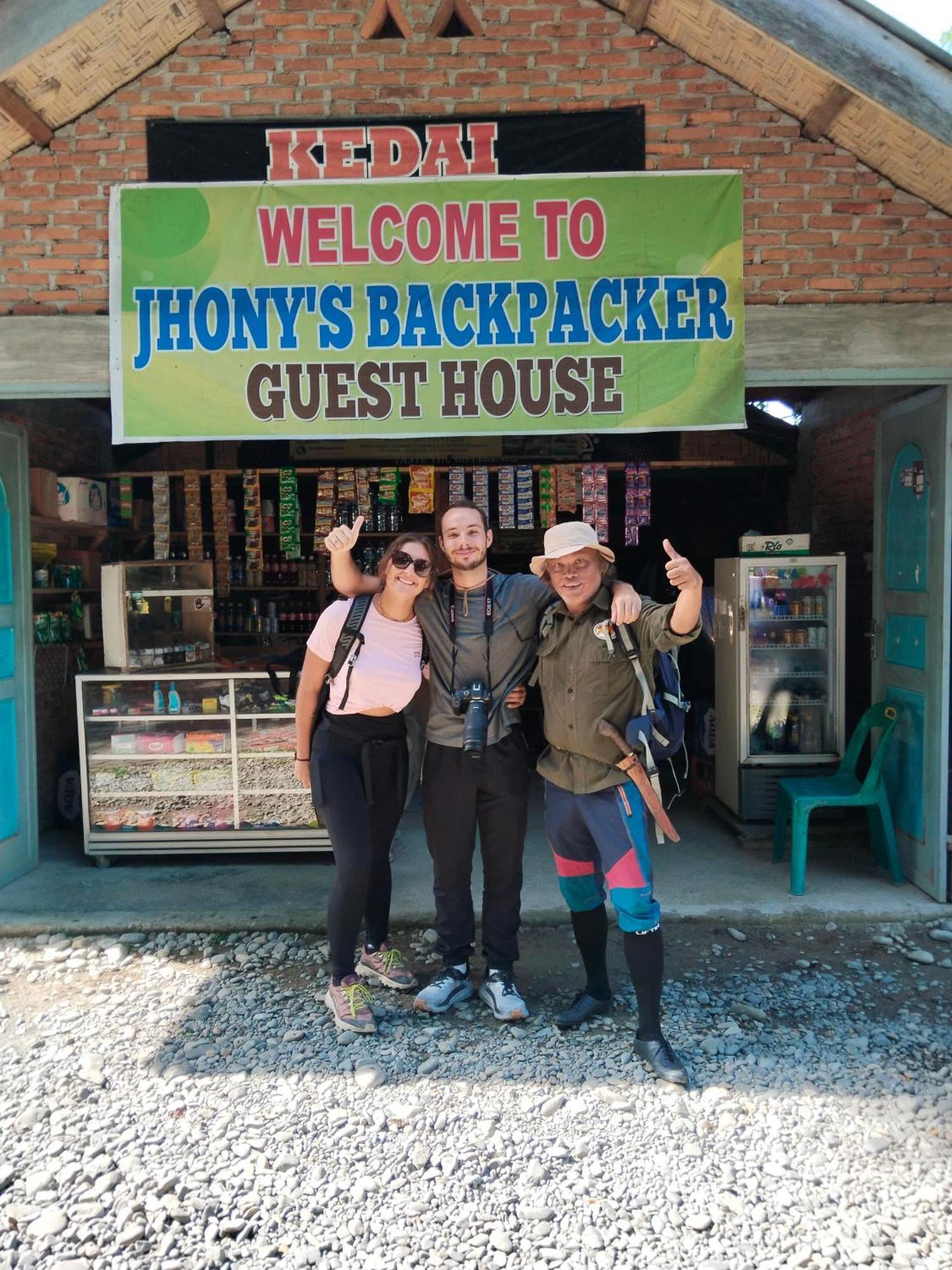Jhony'S Backpacker-Guest House Only Stay Here Book Treking With Us Bukit Lawang Dış mekan fotoğraf