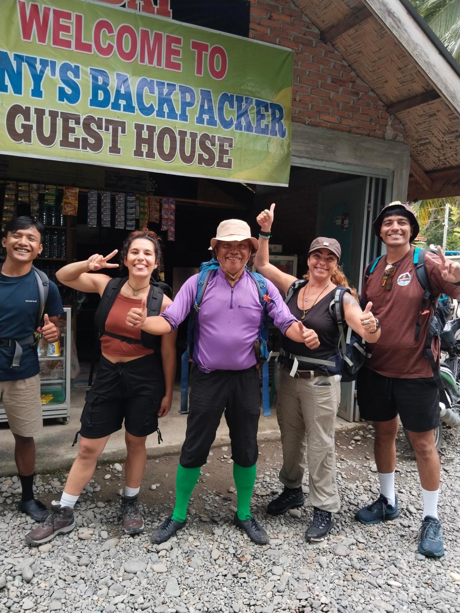 Jhony'S Backpacker-Guest House Only Stay Here Book Treking With Us Bukit Lawang Dış mekan fotoğraf