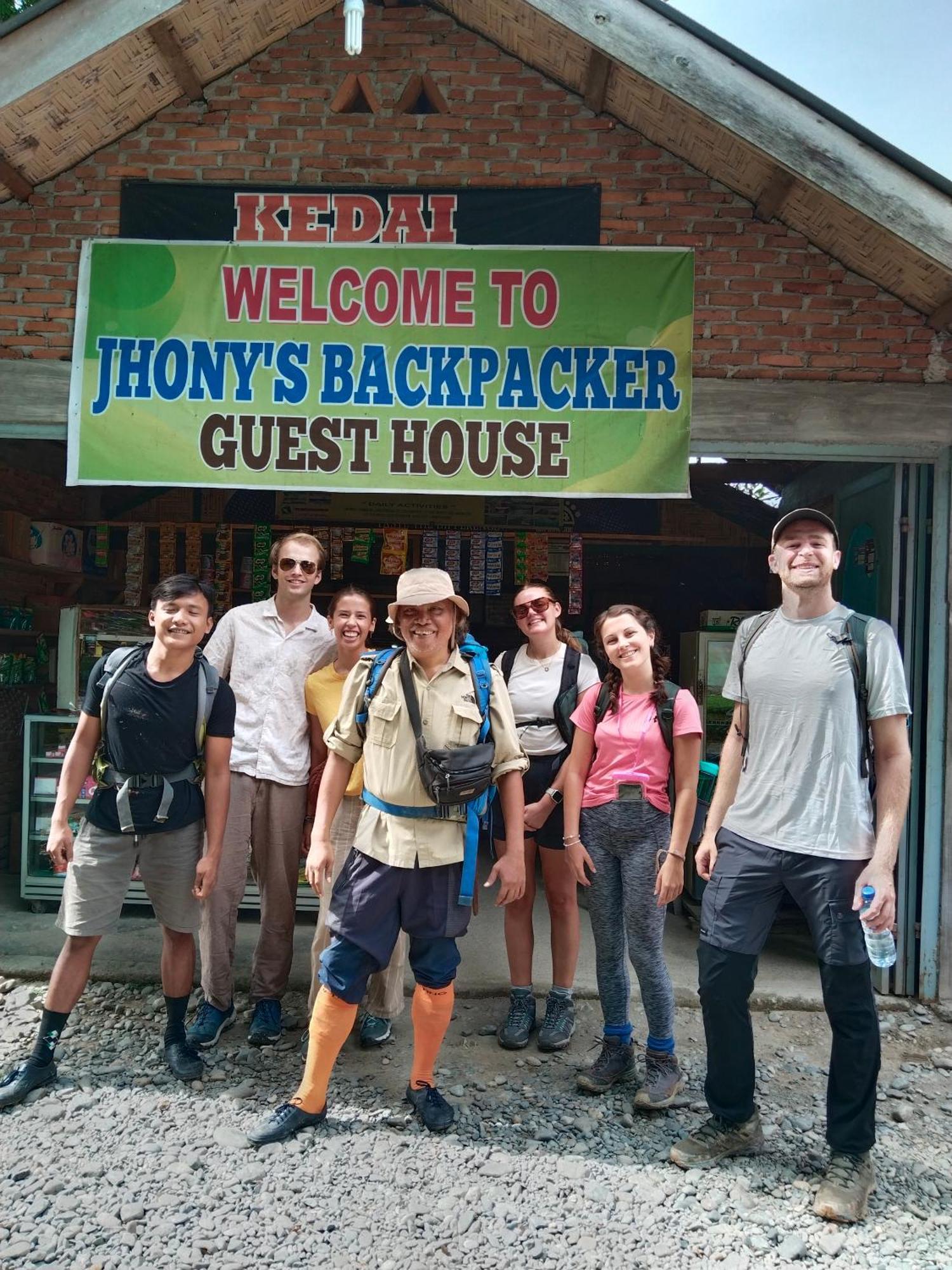 Jhony'S Backpacker-Guest House Only Stay Here Book Treking With Us Bukit Lawang Dış mekan fotoğraf