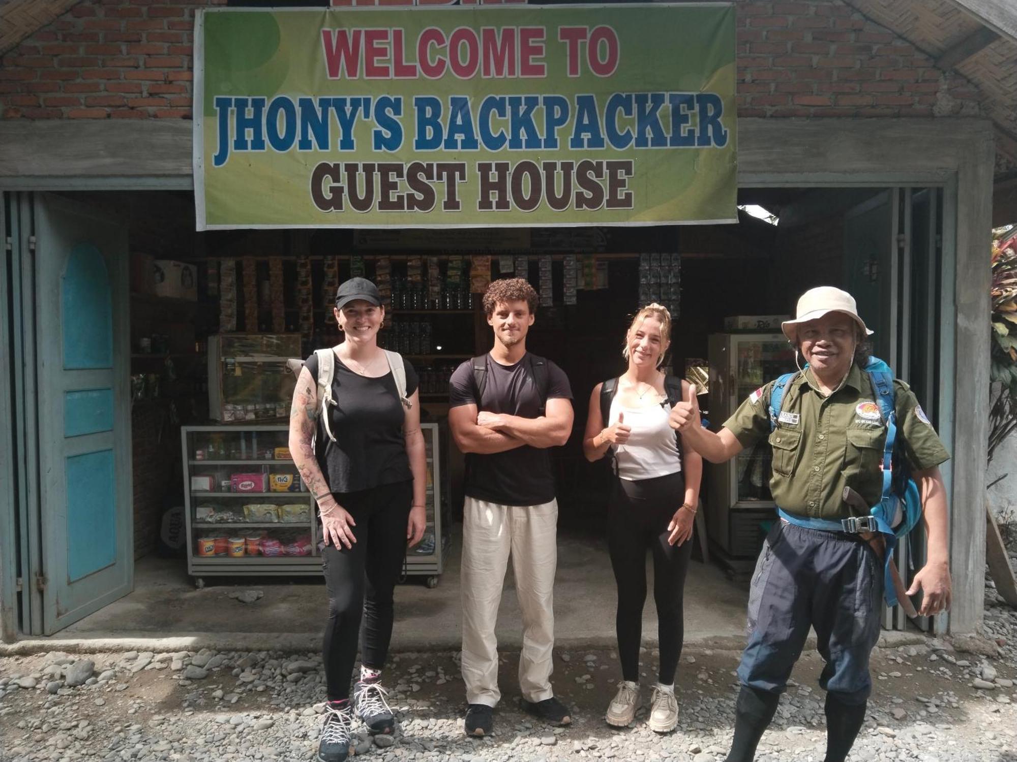 Jhony'S Backpacker-Guest House Only Stay Here Book Treking With Us Bukit Lawang Dış mekan fotoğraf