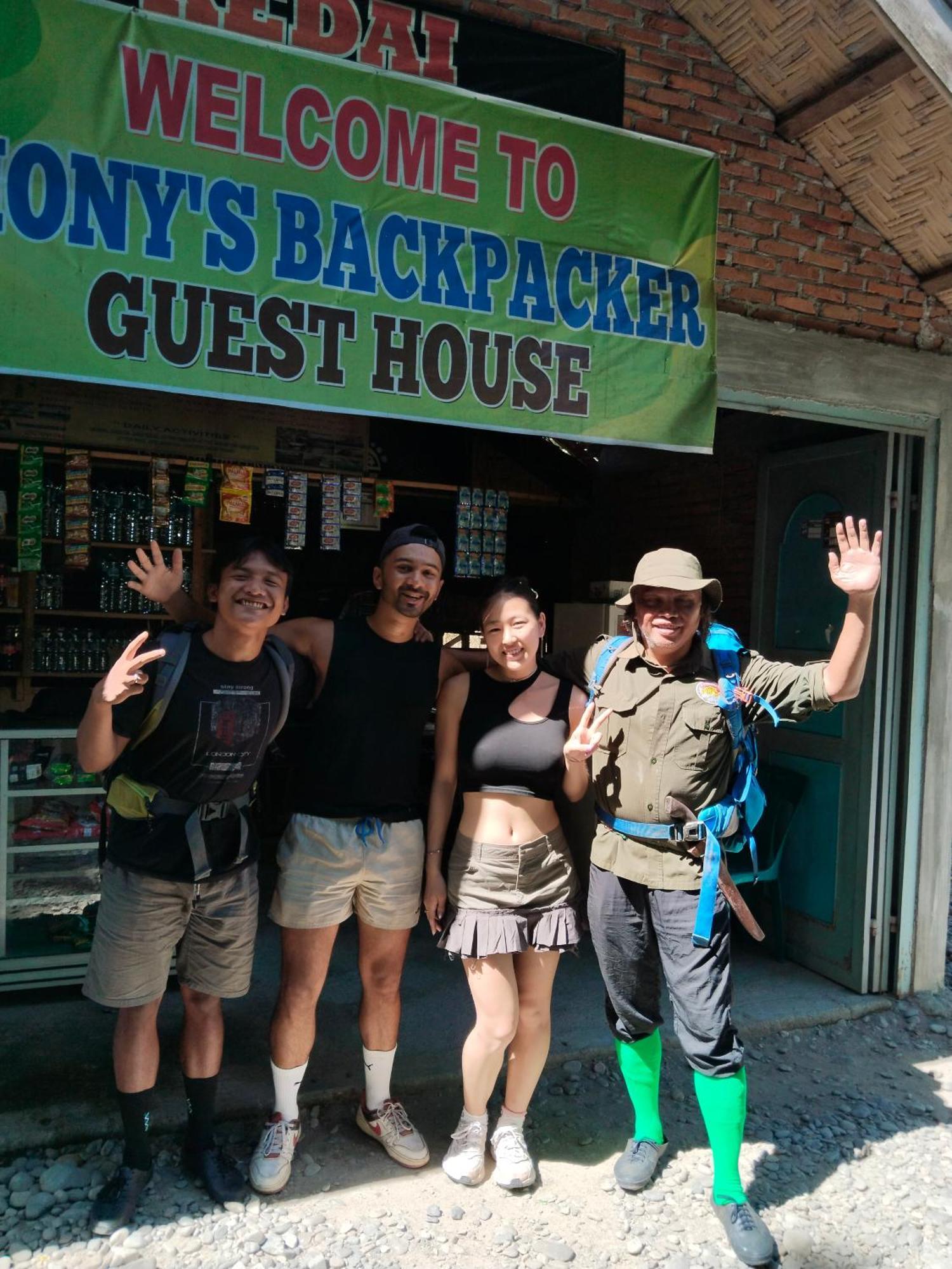 Jhony'S Backpacker-Guest House Only Stay Here Book Treking With Us Bukit Lawang Dış mekan fotoğraf